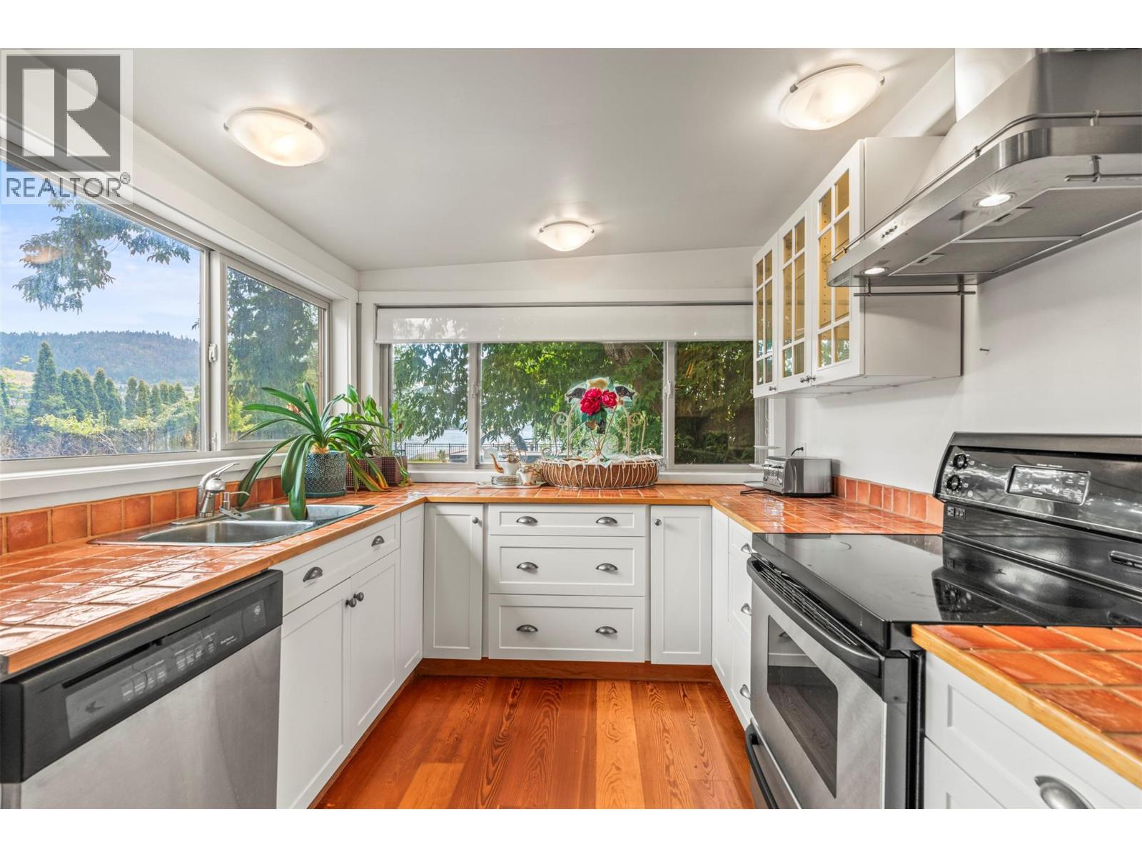 2640 Lakeshore Road - 45