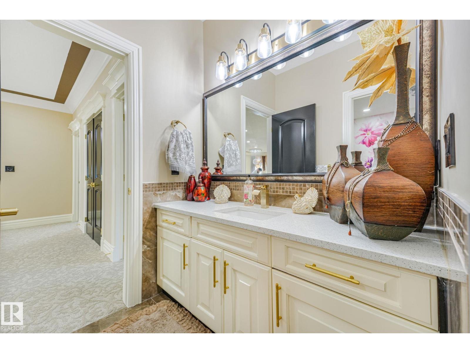 1511 68 ST SW SW - 35