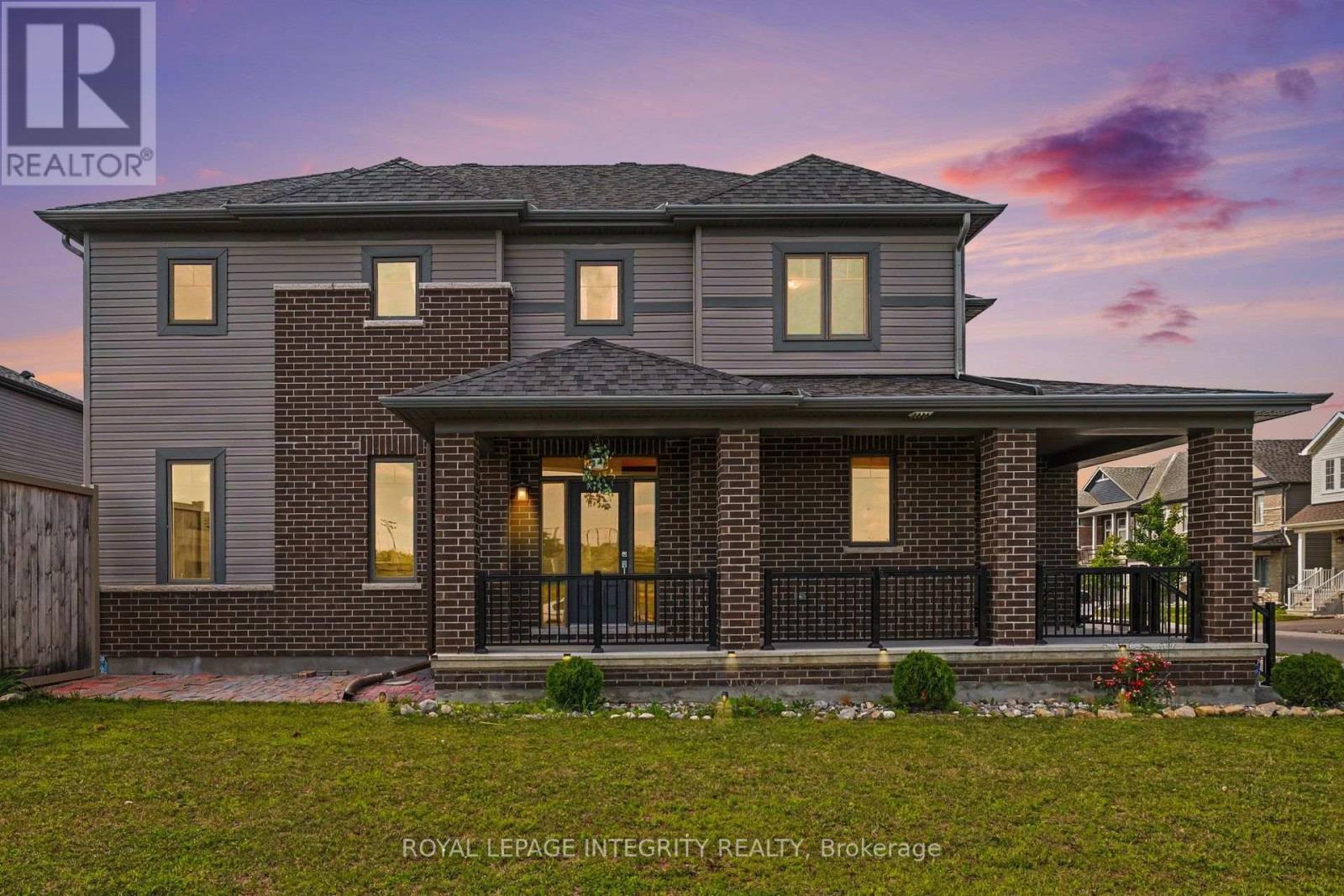 301 CLOYNE CRESCENT - 1