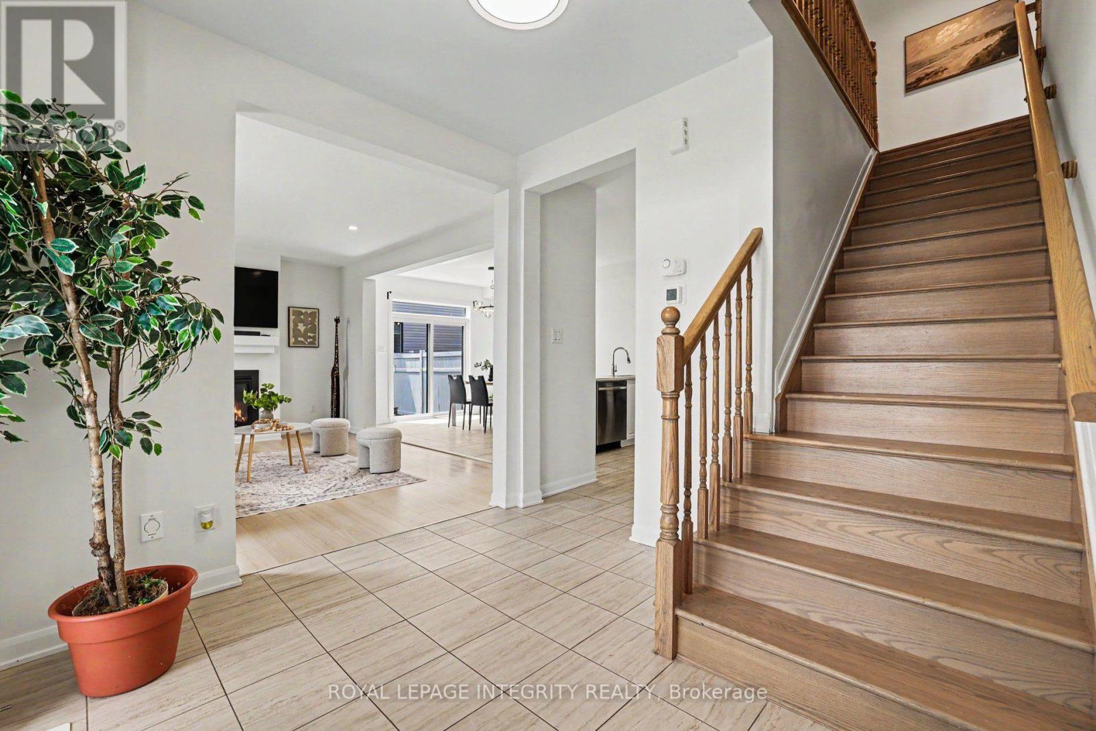 301 CLOYNE CRESCENT - 10