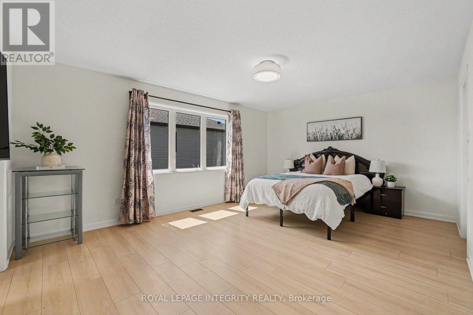 301 CLOYNE CRESCENT - 12