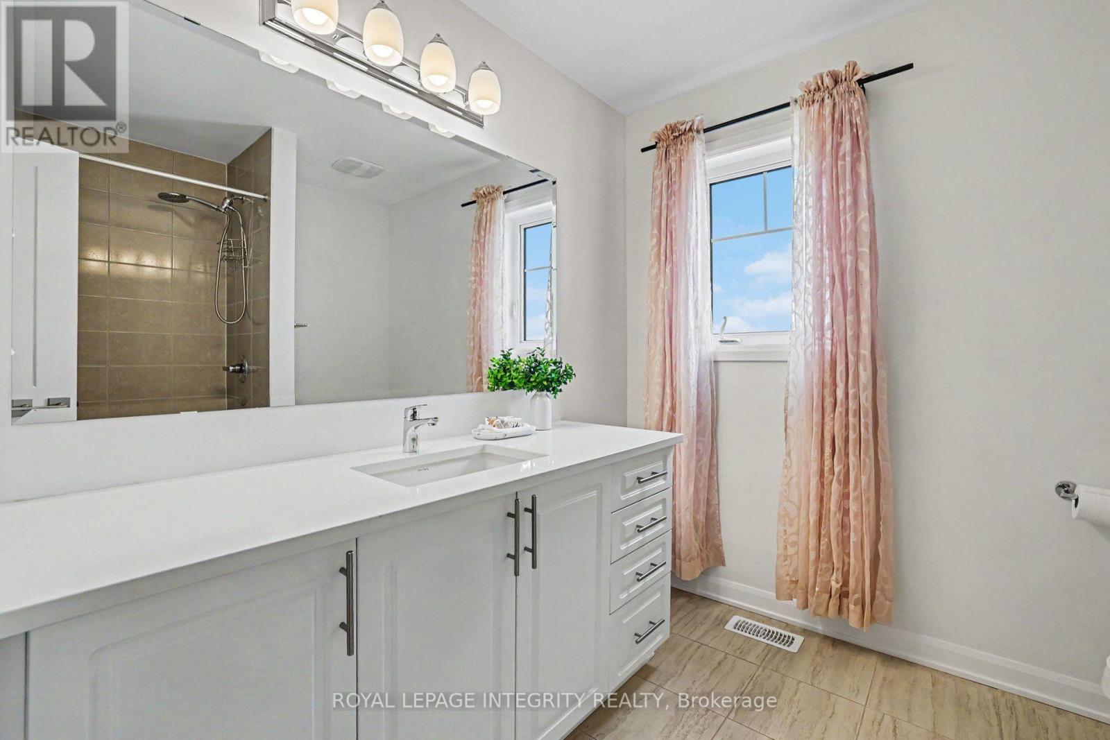 301 CLOYNE CRESCENT - 13