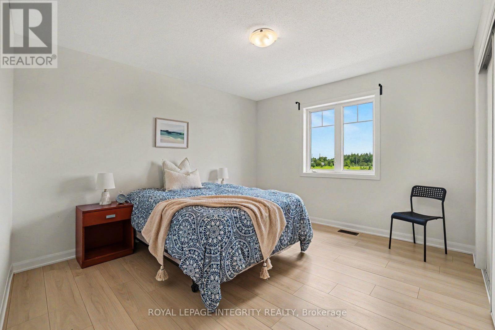301 CLOYNE CRESCENT - 14