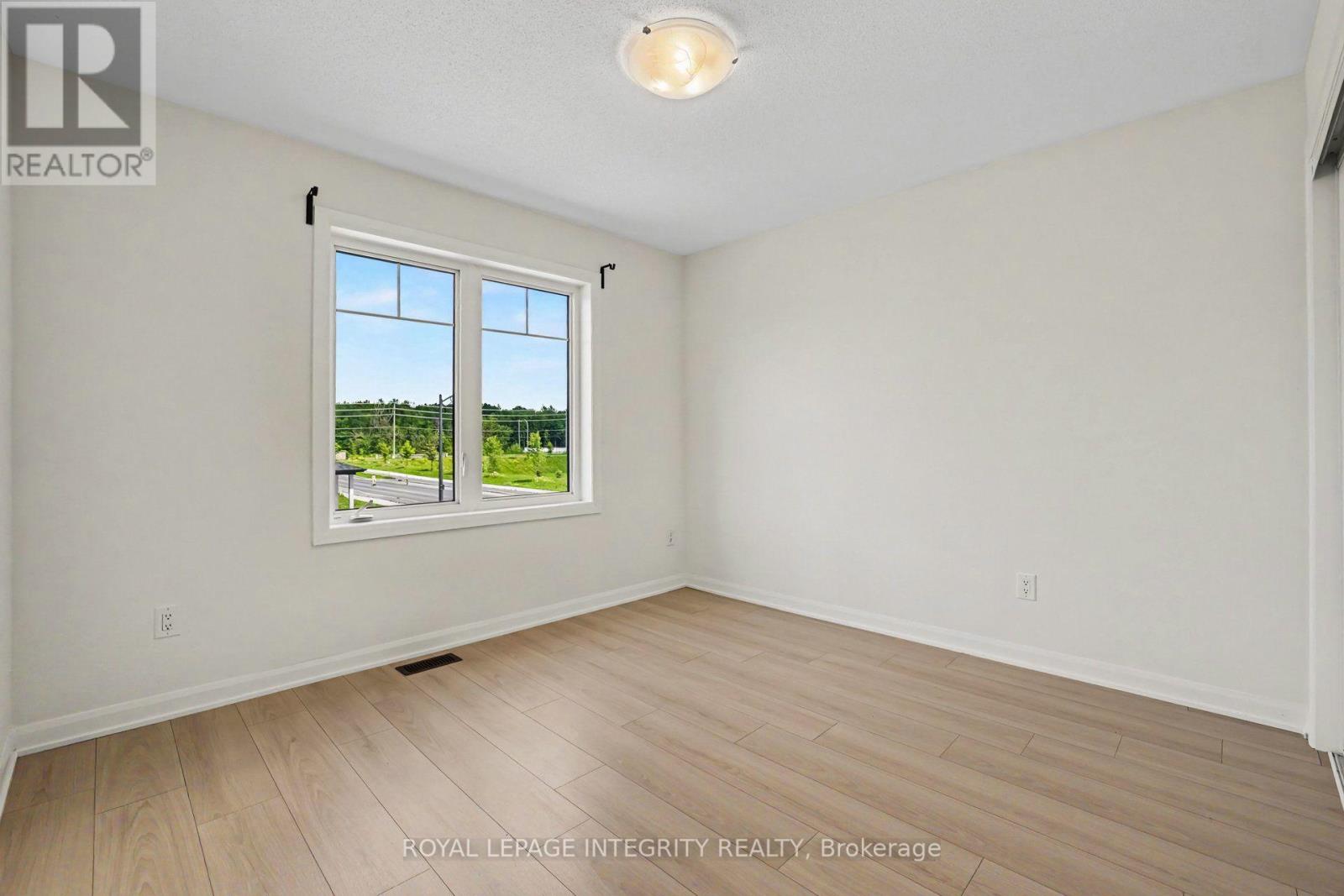 301 CLOYNE CRESCENT - 15