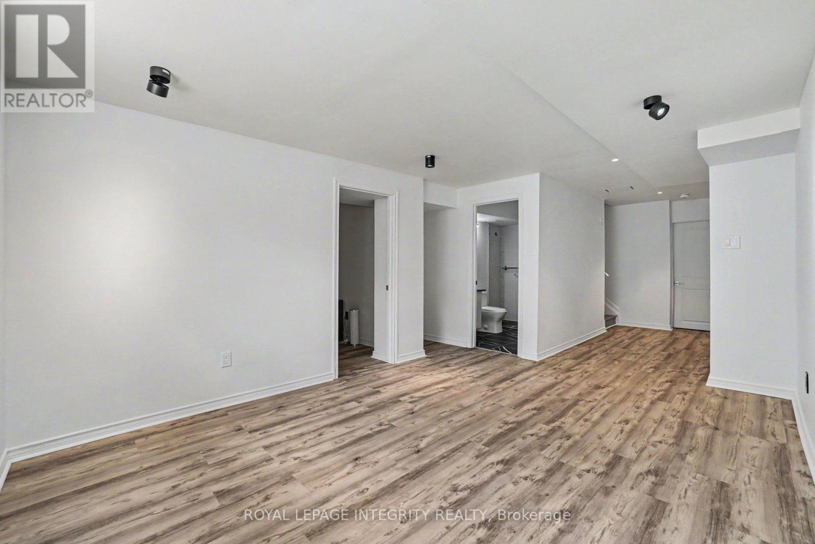 301 CLOYNE CRESCENT - 20