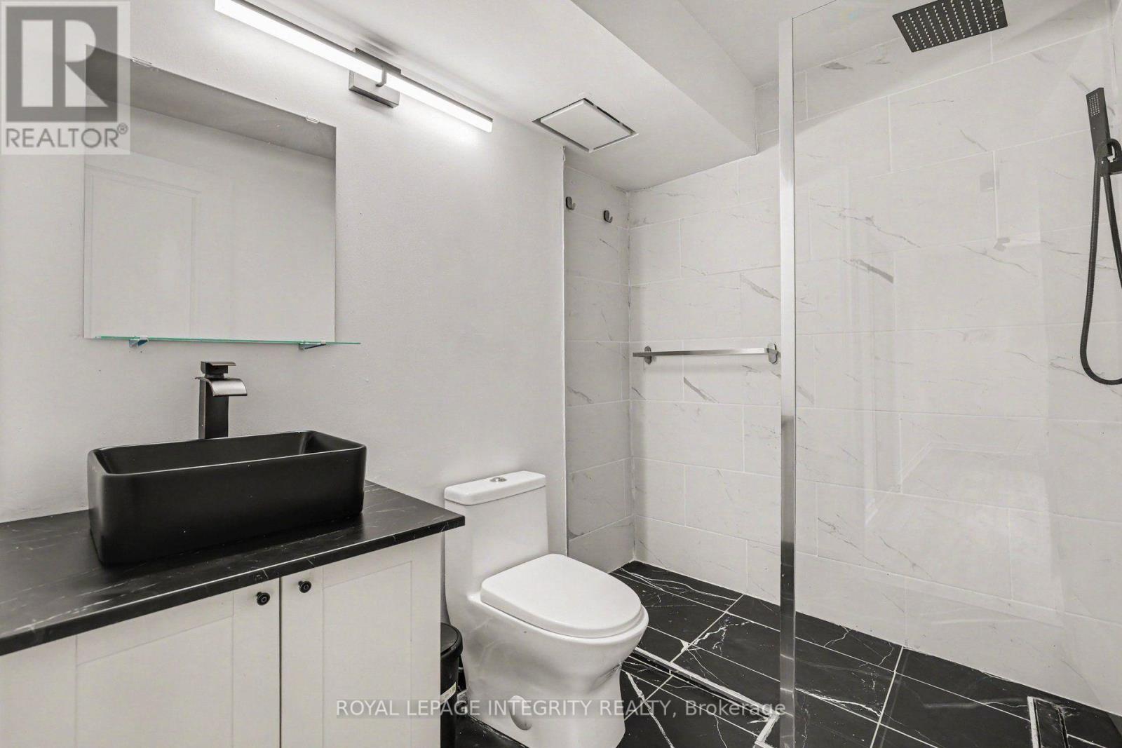 301 CLOYNE CRESCENT - 21
