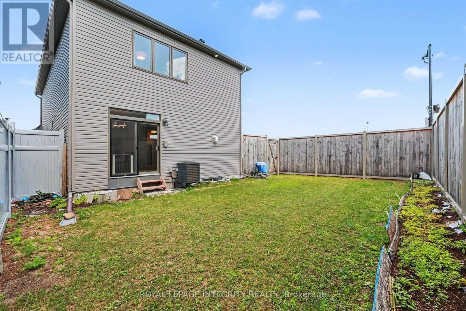 301 CLOYNE CRESCENT - 22