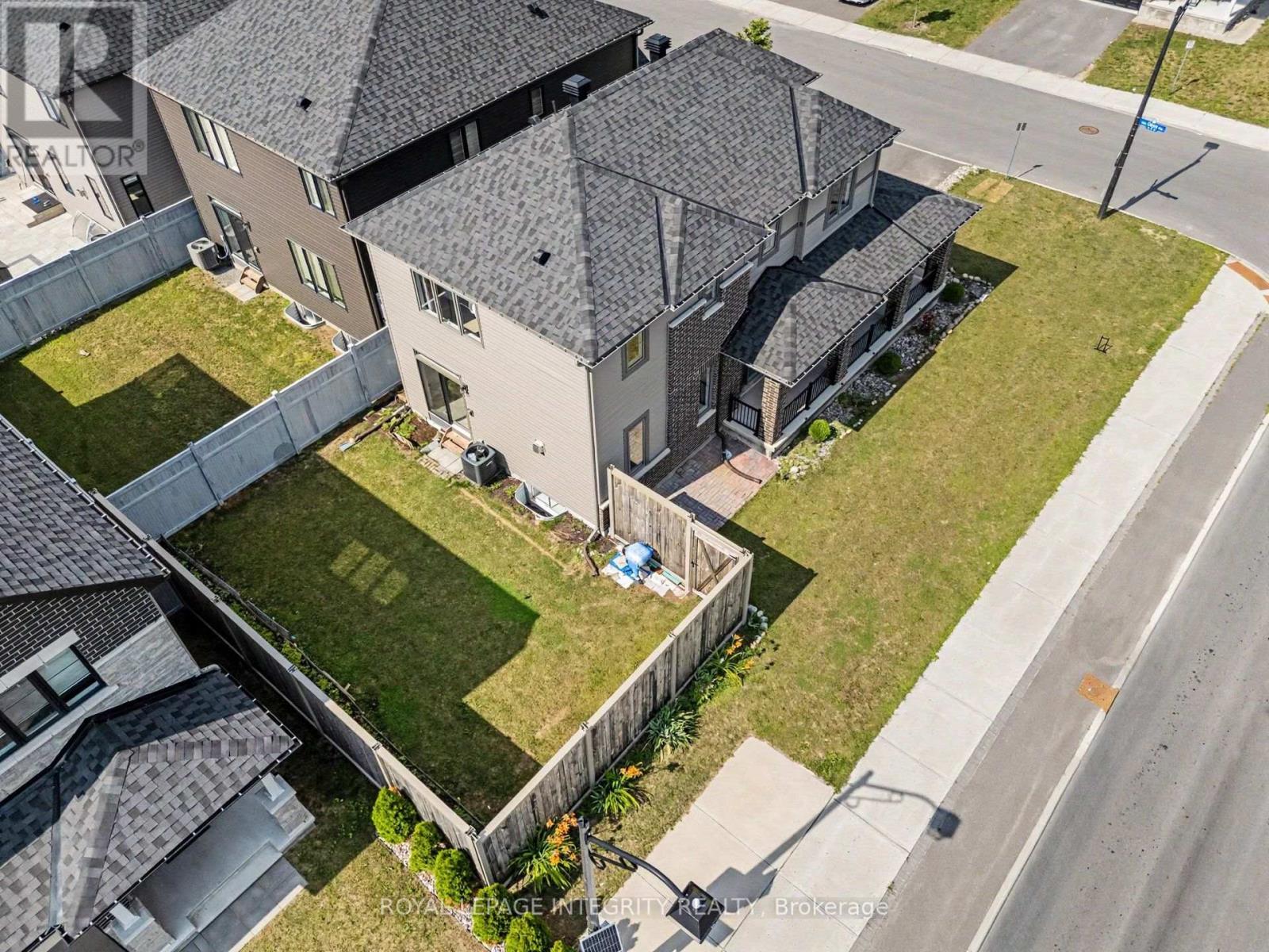 301 CLOYNE CRESCENT - 23