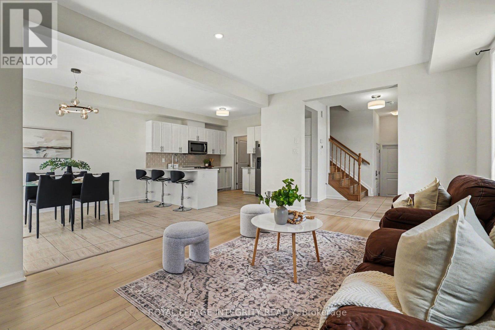 301 CLOYNE CRESCENT - 5