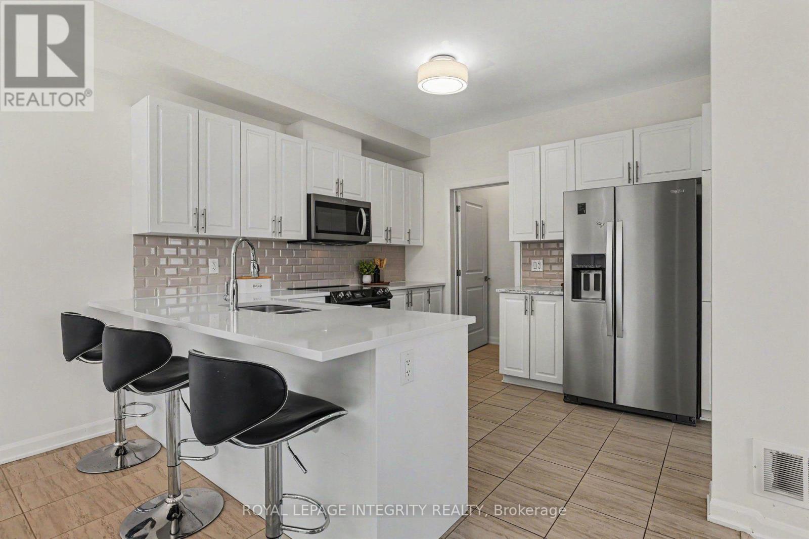 301 CLOYNE CRESCENT - 7
