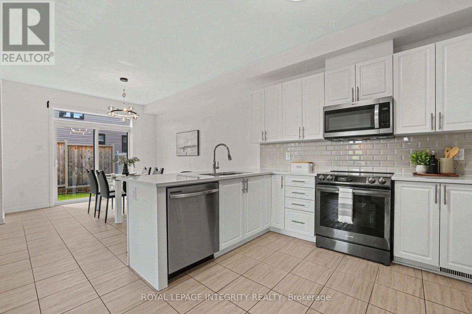 301 CLOYNE CRESCENT - 8