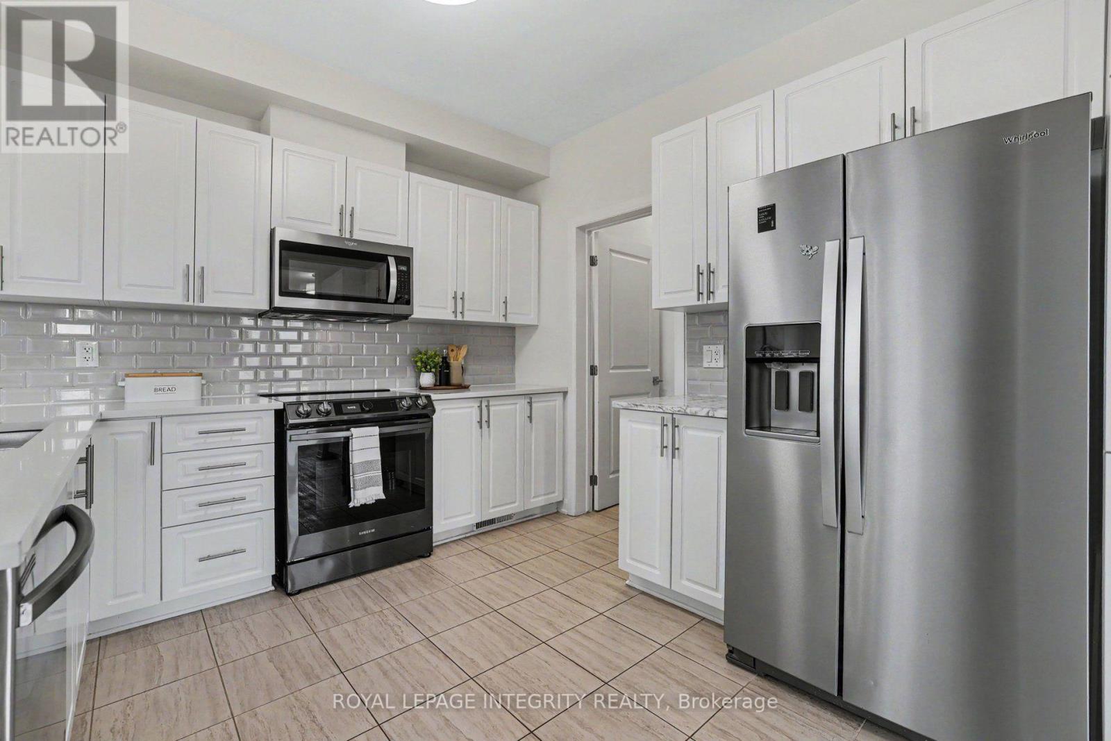 301 CLOYNE CRESCENT - 9