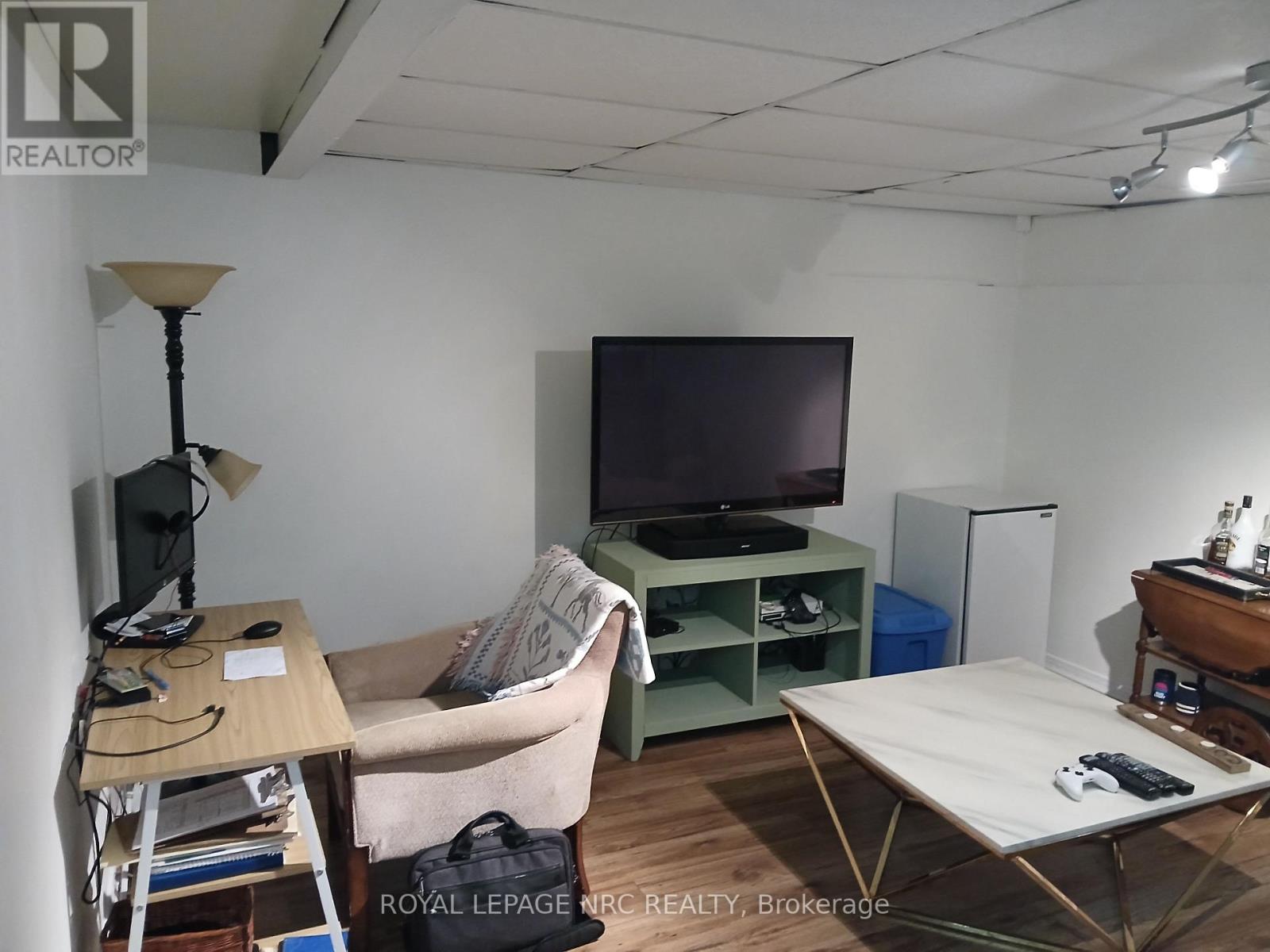 #31 302 VINE STREET - 10