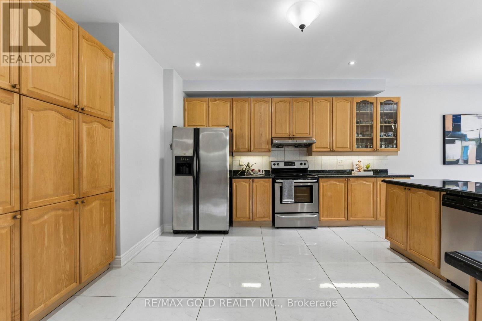 74 AVALANCHE CRESCENT - 11