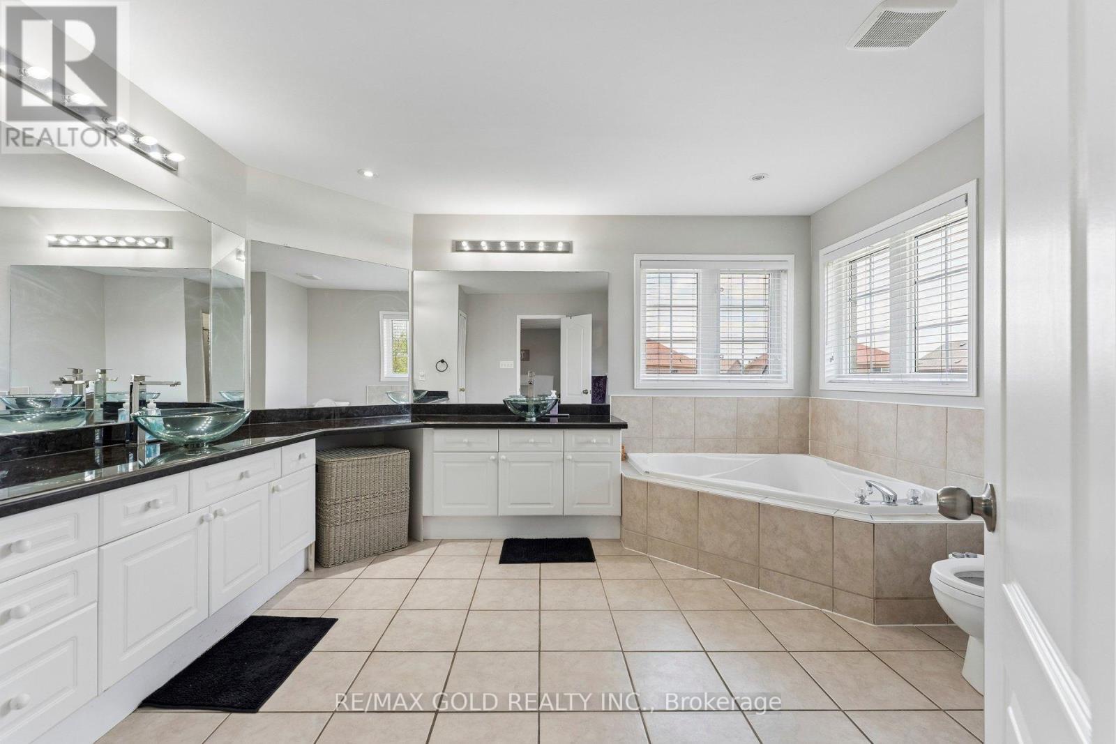 74 AVALANCHE CRESCENT - 22