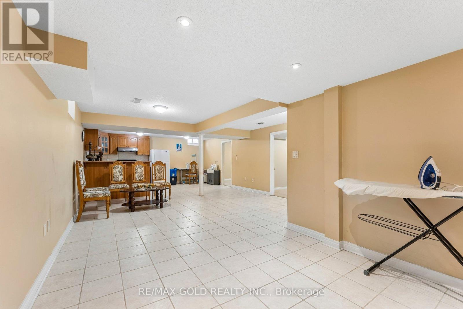 74 AVALANCHE CRESCENT - 26
