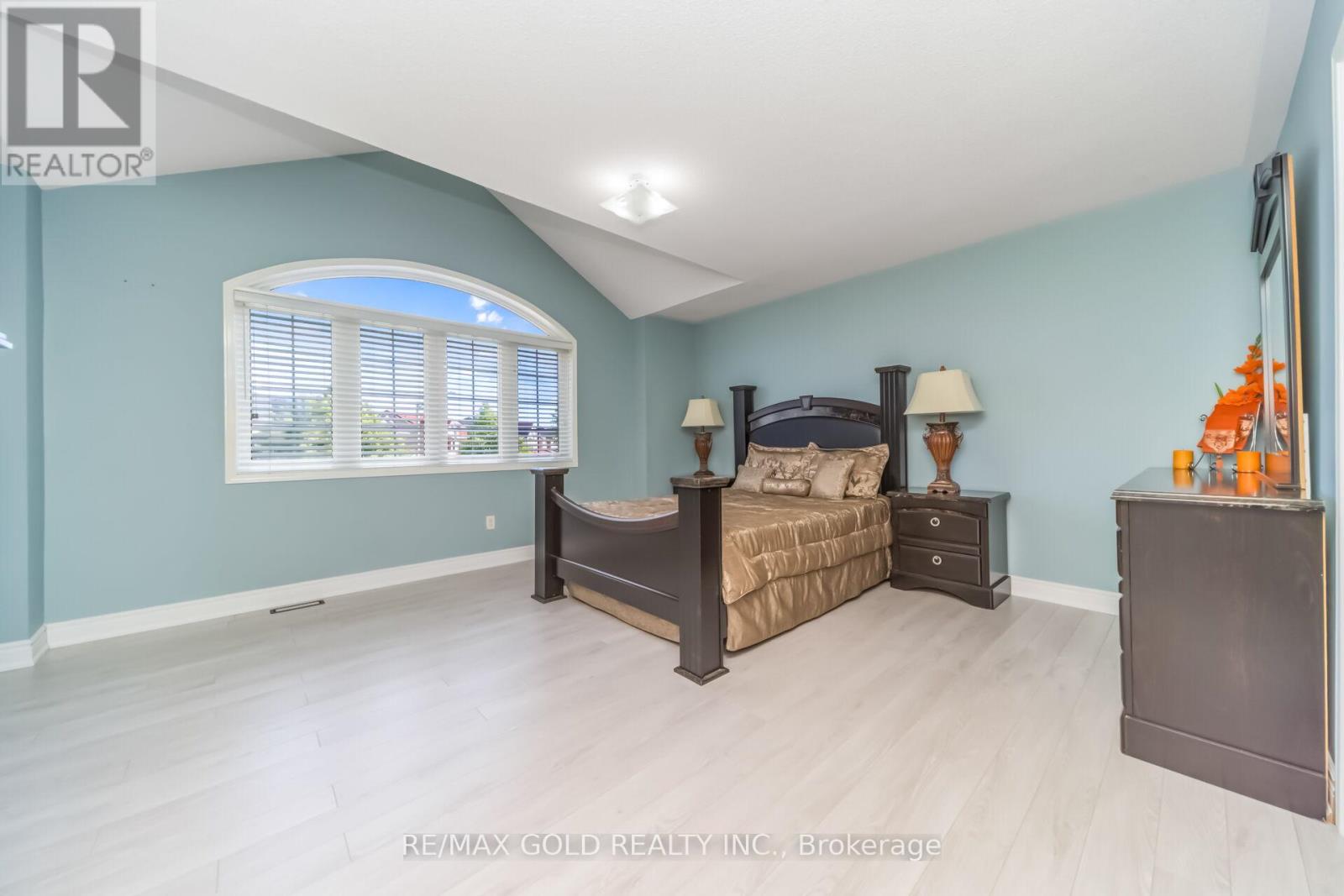 74 AVALANCHE CRESCENT - 27