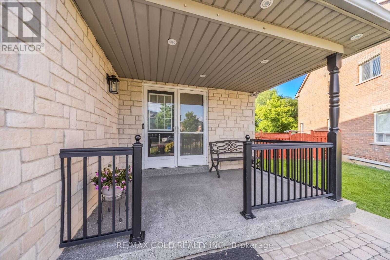 74 AVALANCHE CRESCENT - 3