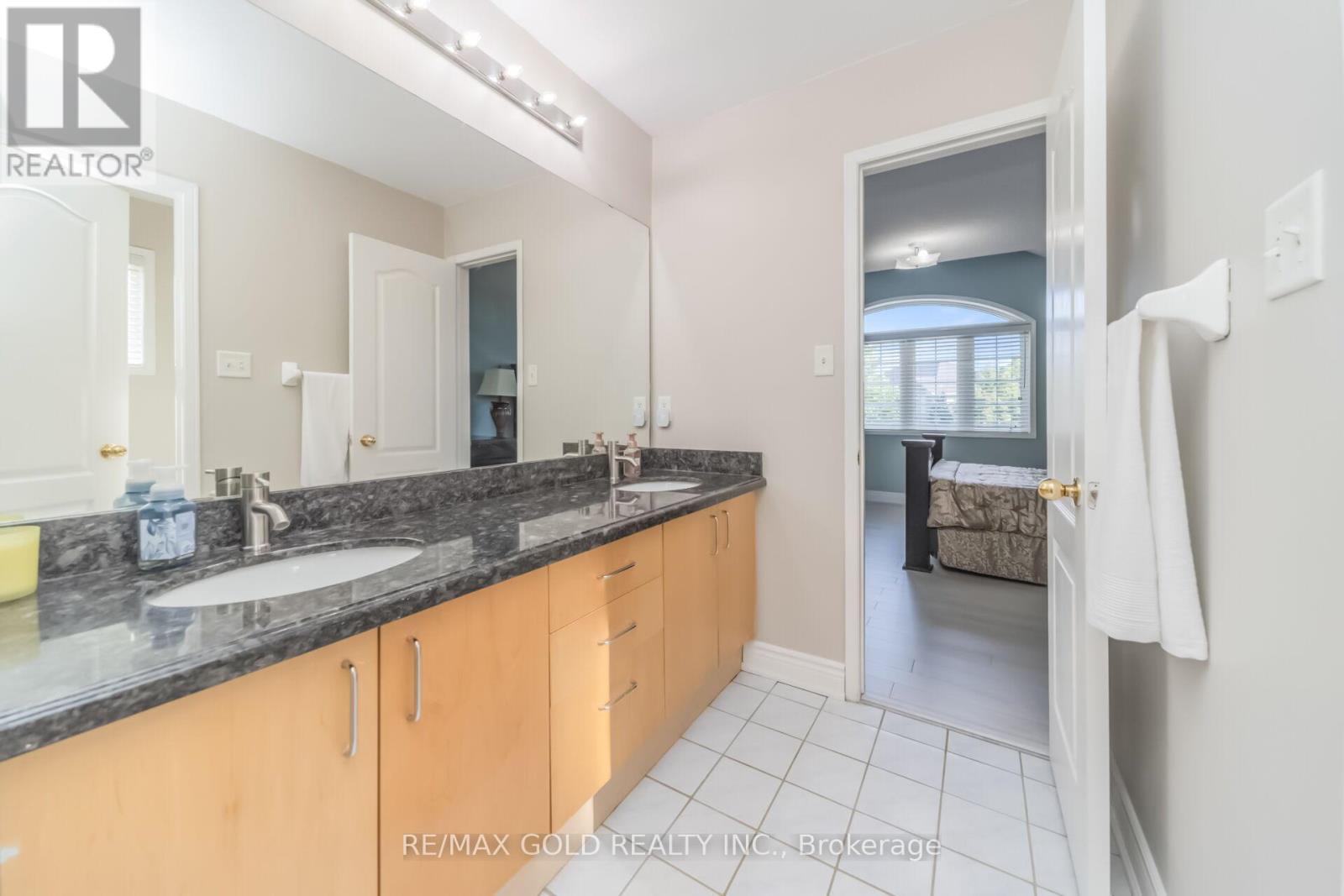 74 AVALANCHE CRESCENT - 31