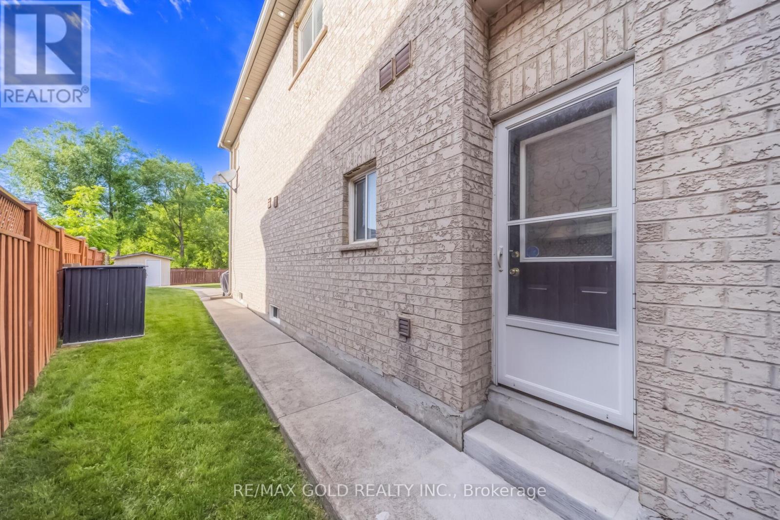 74 AVALANCHE CRESCENT - 39