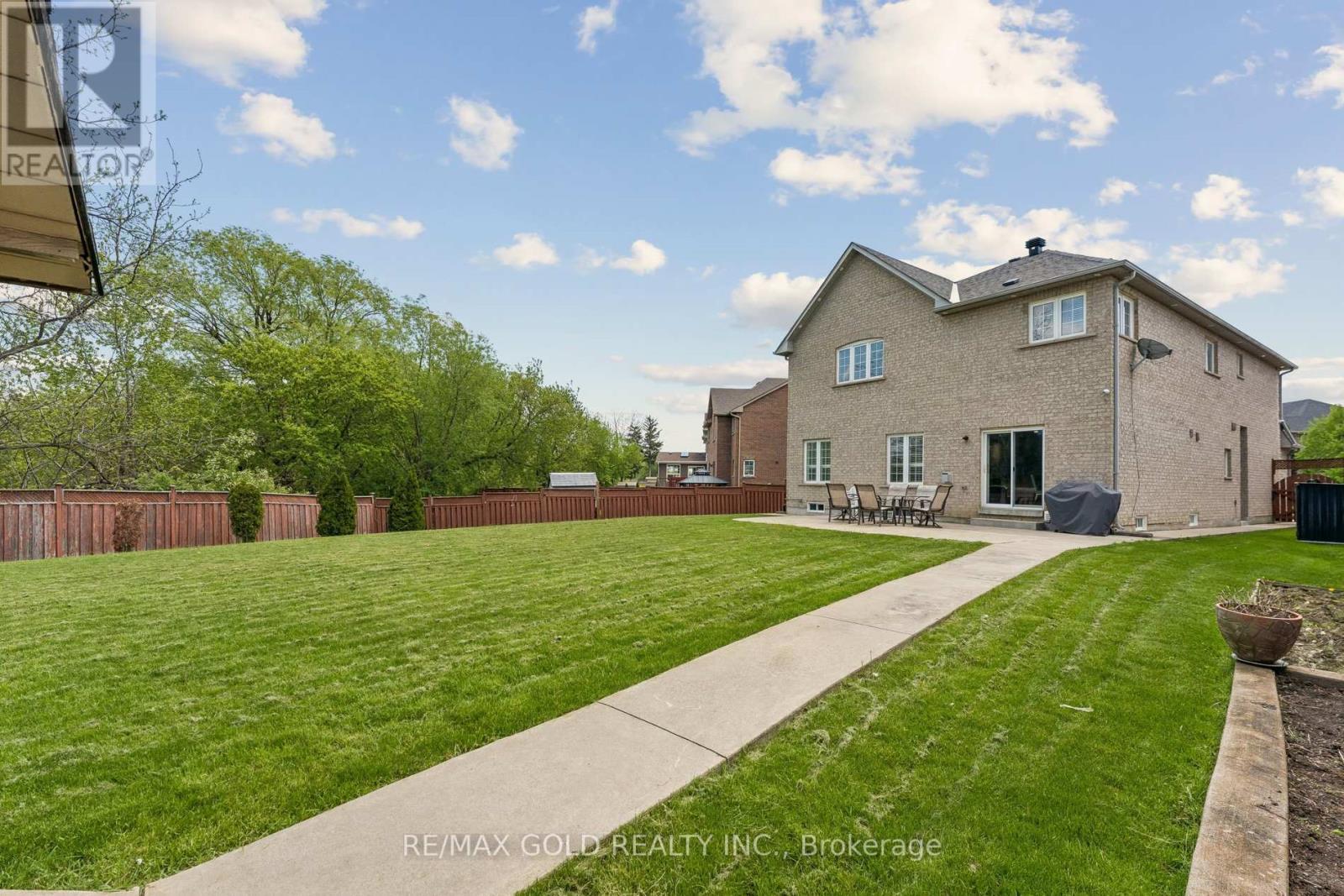 74 AVALANCHE CRESCENT - 40