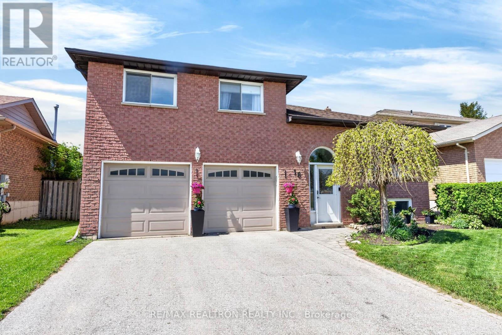 18 CASTILLE CRESCENT - 1