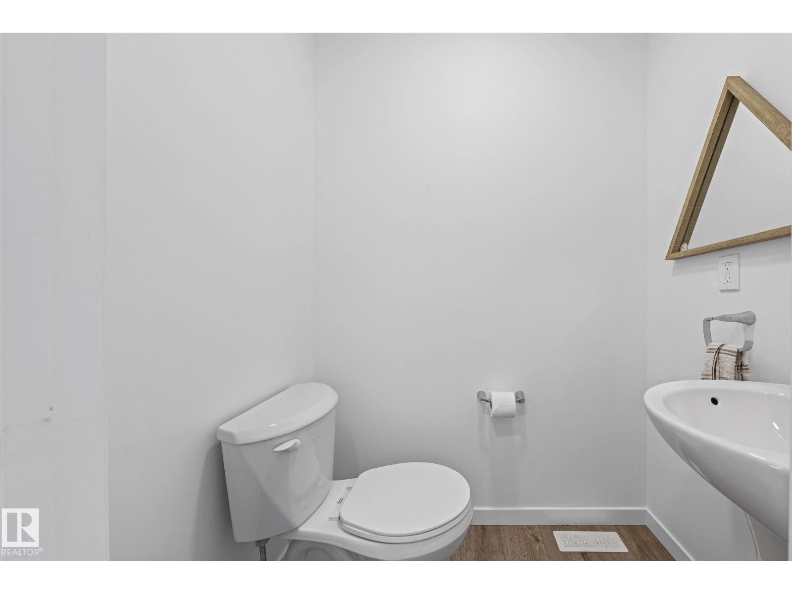#16 19904 31 AV NW - 4
