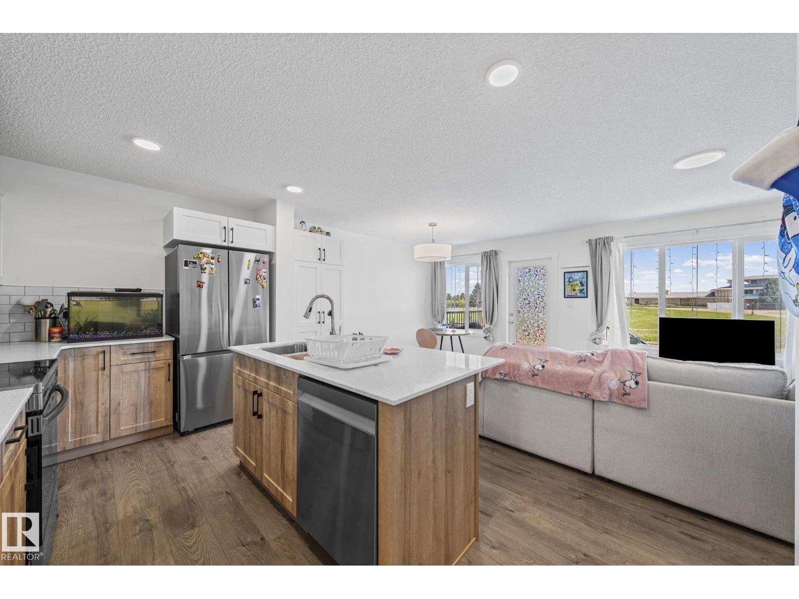 #16 19904 31 AV NW - 6