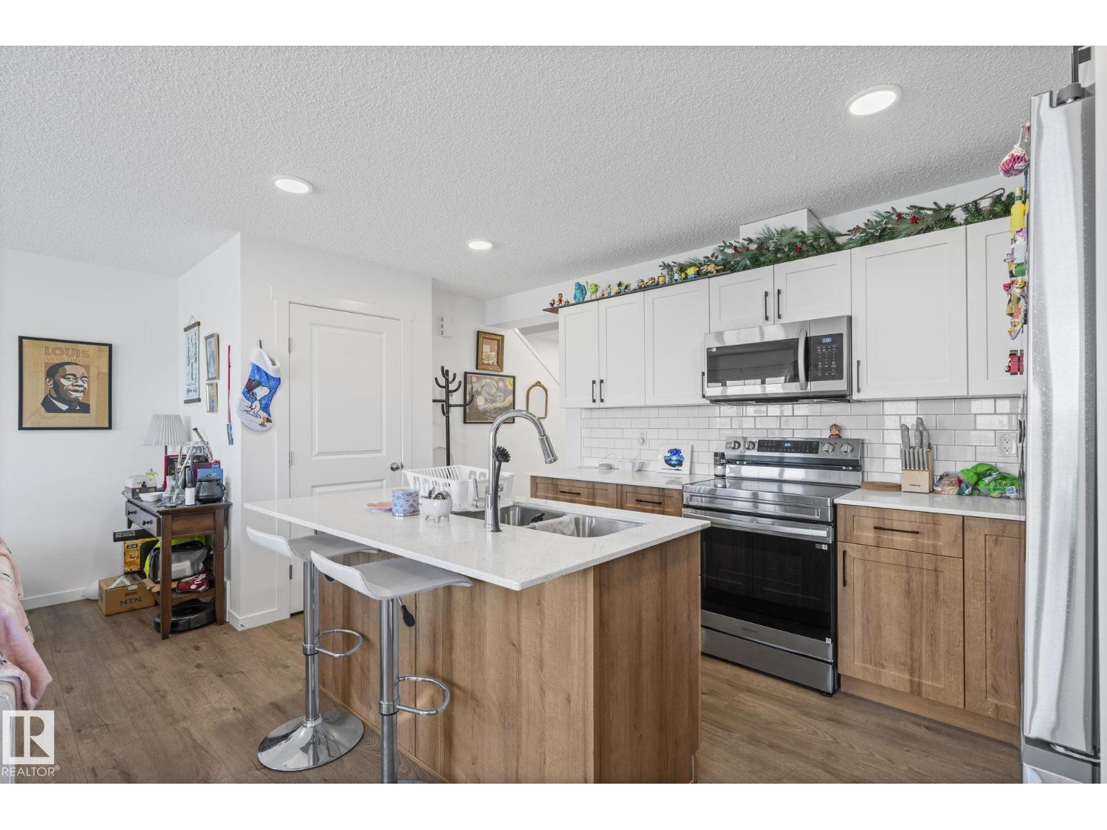 #16 19904 31 AV NW - 8