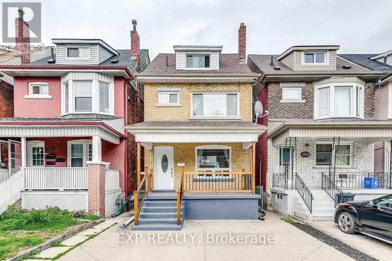 102 ROSSLYN AVENUE N - 1