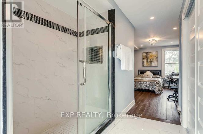 102 ROSSLYN AVENUE N - 12