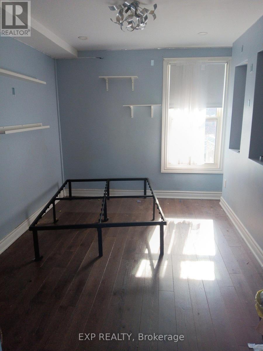102 ROSSLYN AVENUE N - 13