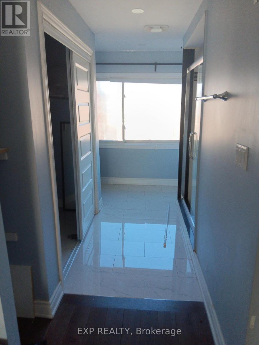 102 ROSSLYN AVENUE N - 16