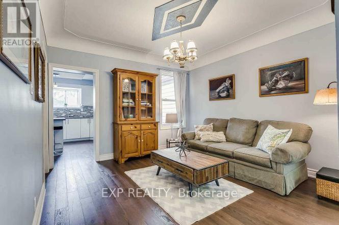 102 ROSSLYN AVENUE N - 4