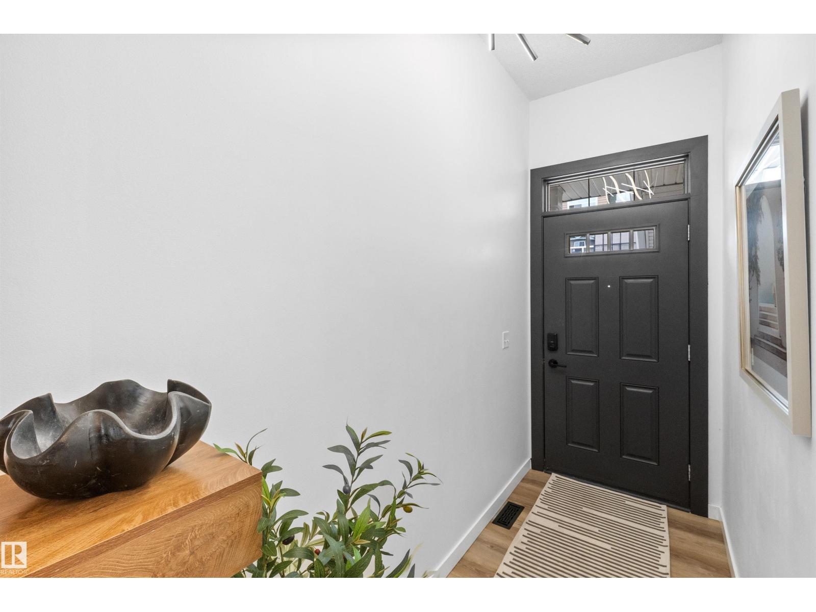 #30 3010 33 AV NW - 3