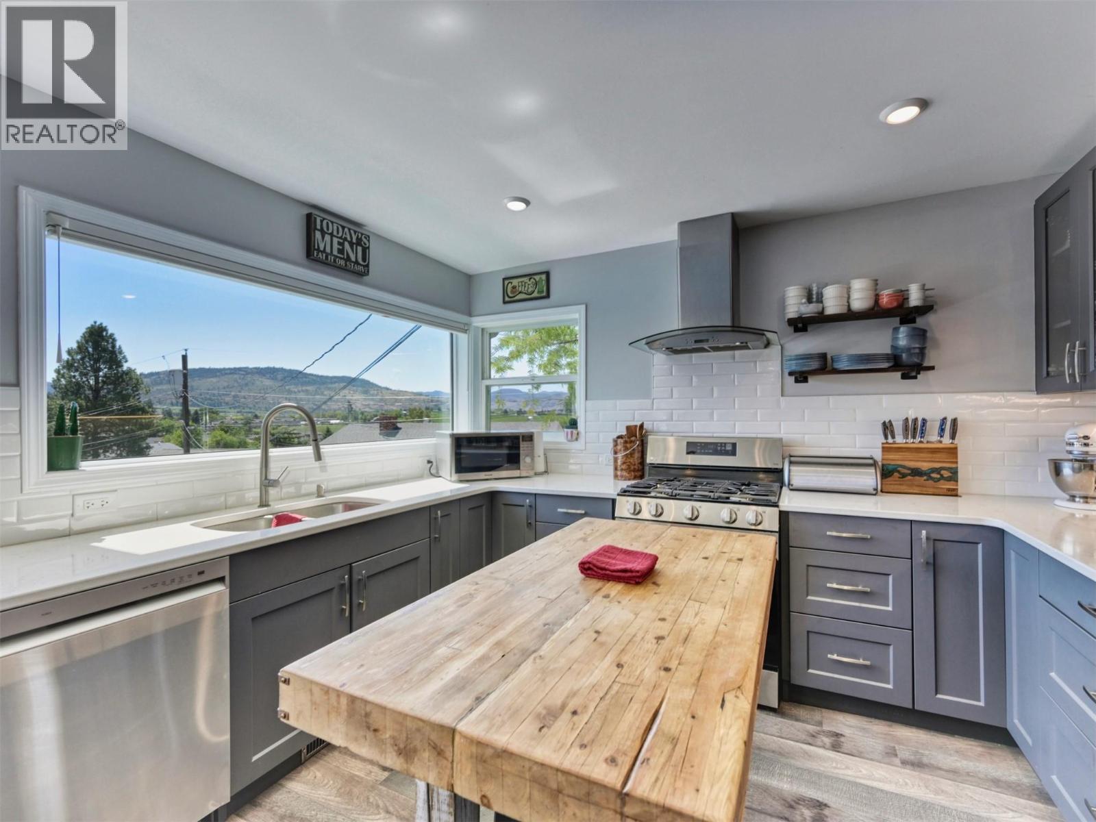 5867 TULAMEEN Street - 6