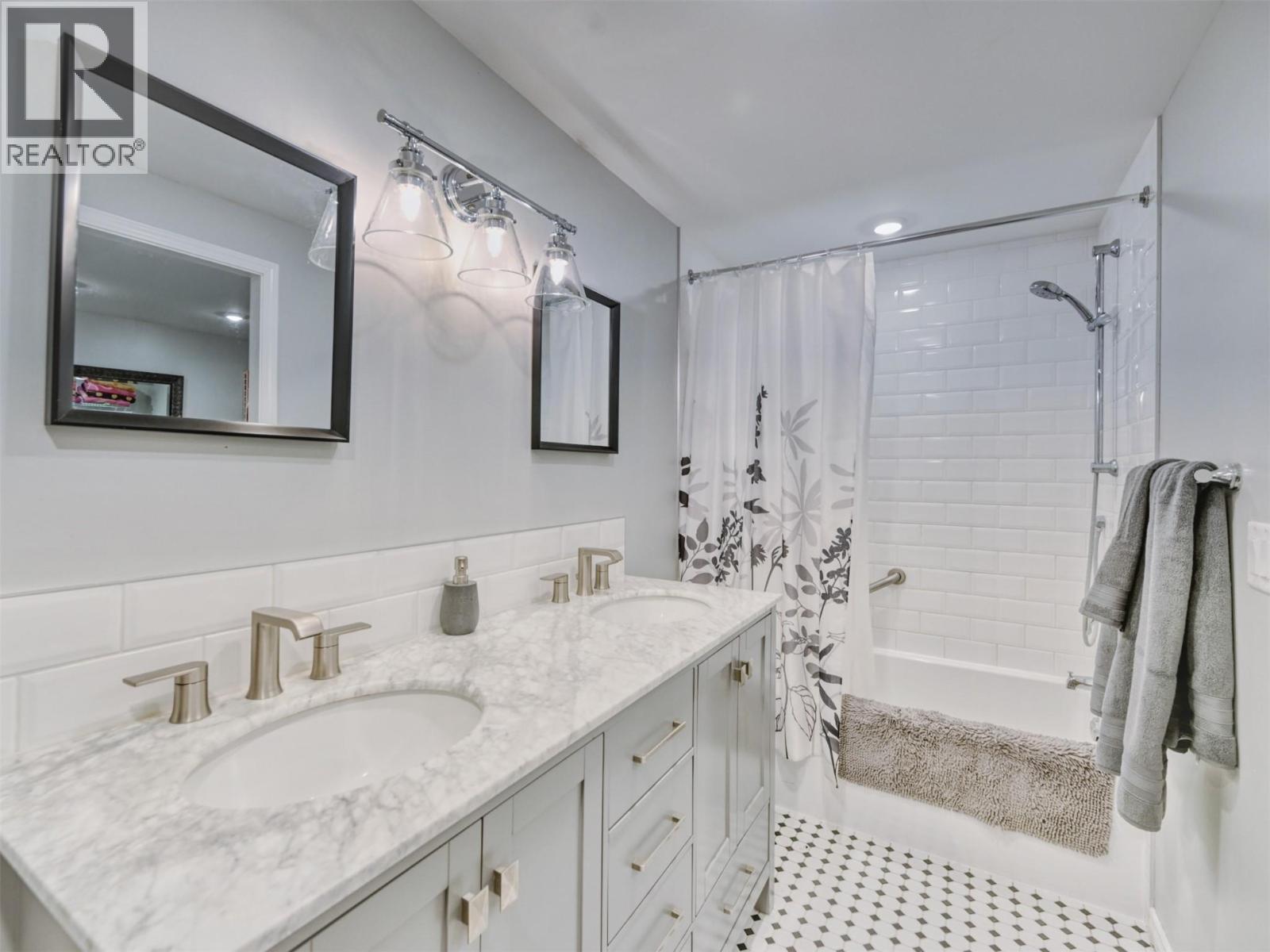 5867 TULAMEEN Street - 17