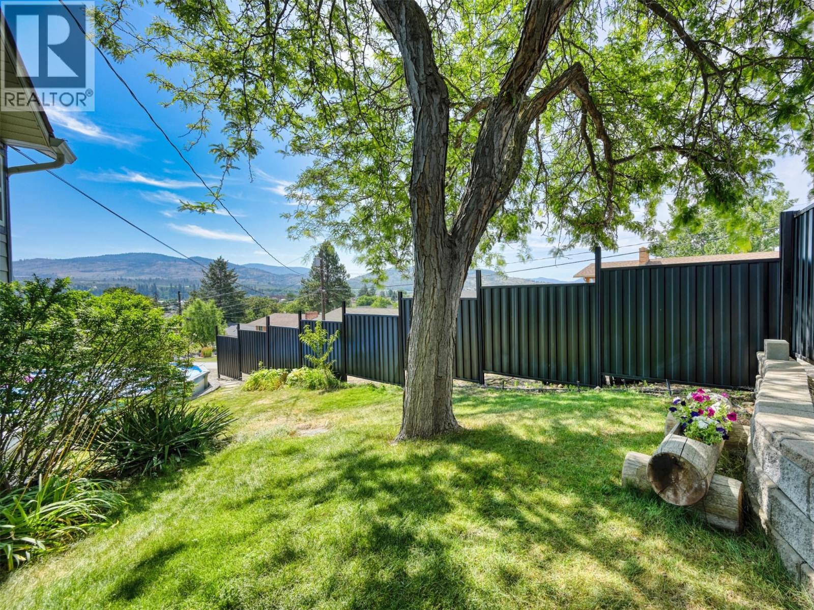 5867 TULAMEEN Street - 23