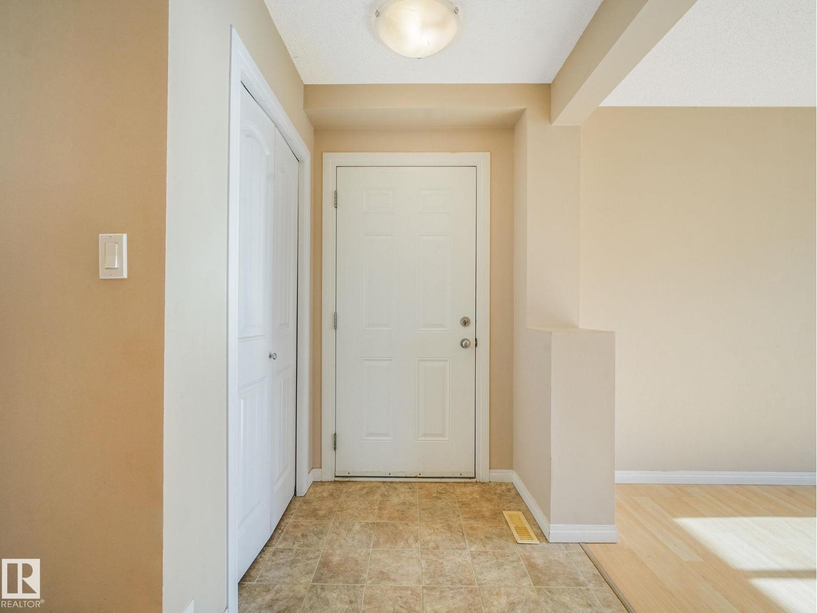 #4 11813 43 ST NW - 10