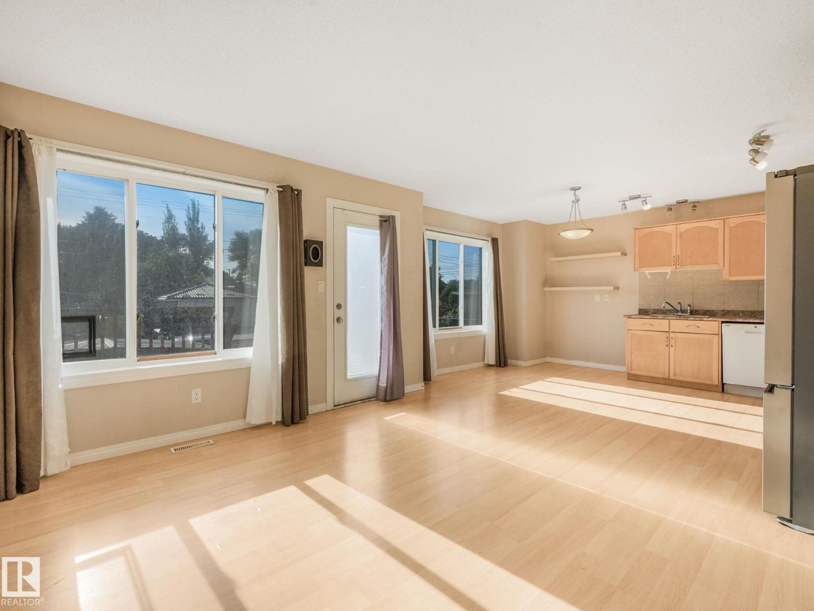 #4 11813 43 ST NW - 11