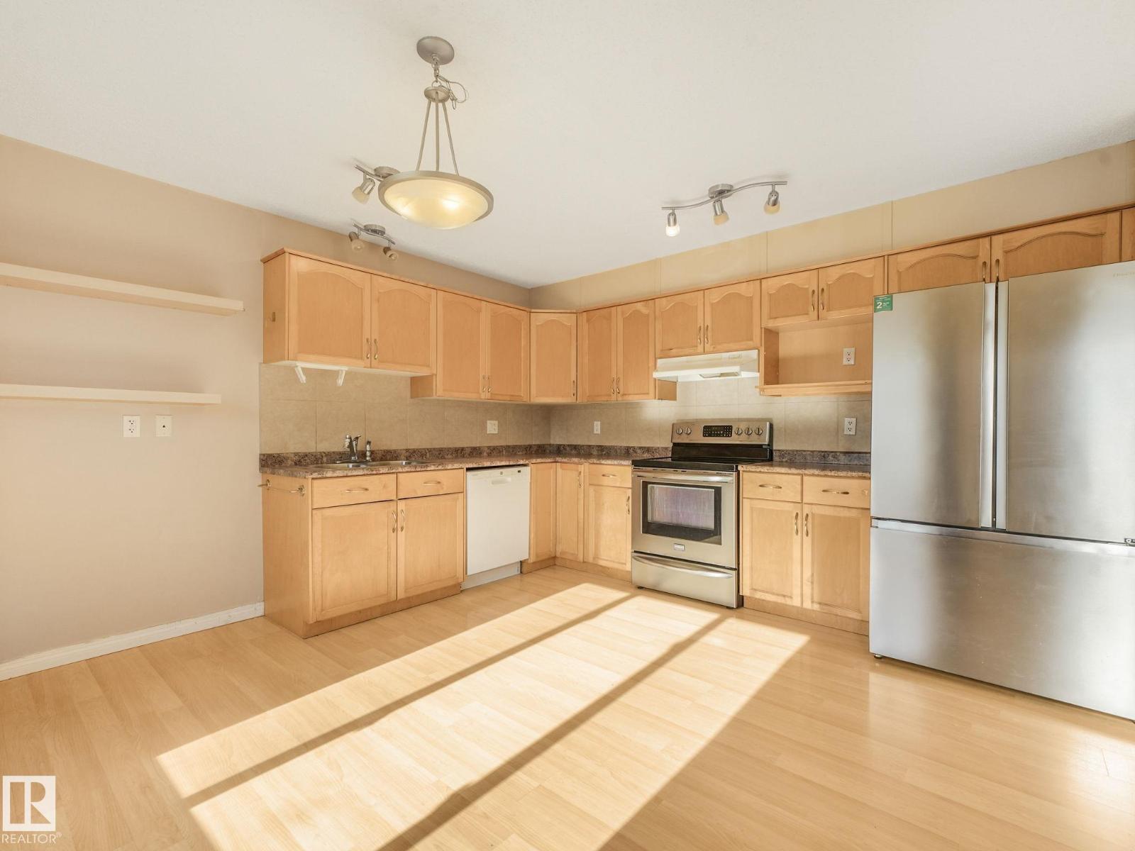 #4 11813 43 ST NW - 17
