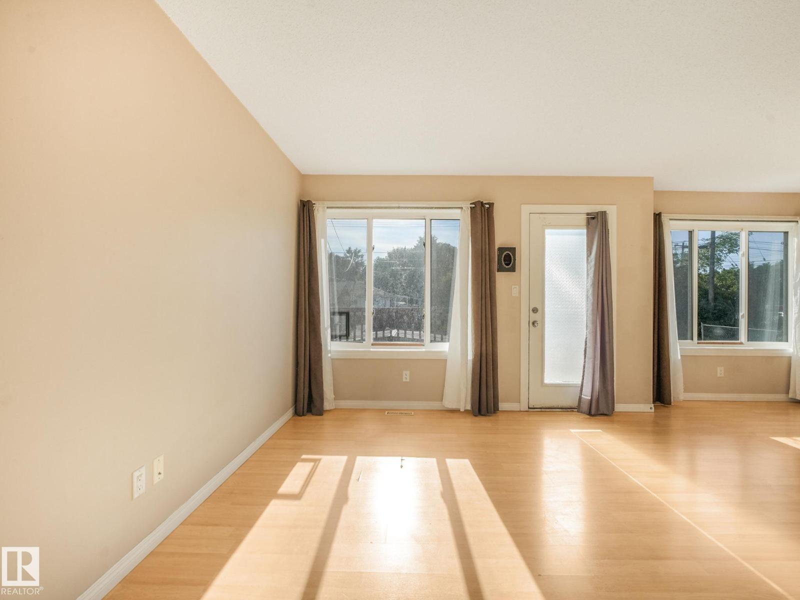 #4 11813 43 ST NW - 19
