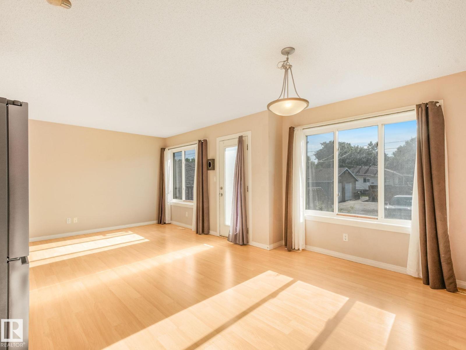 #4 11813 43 ST NW - 20
