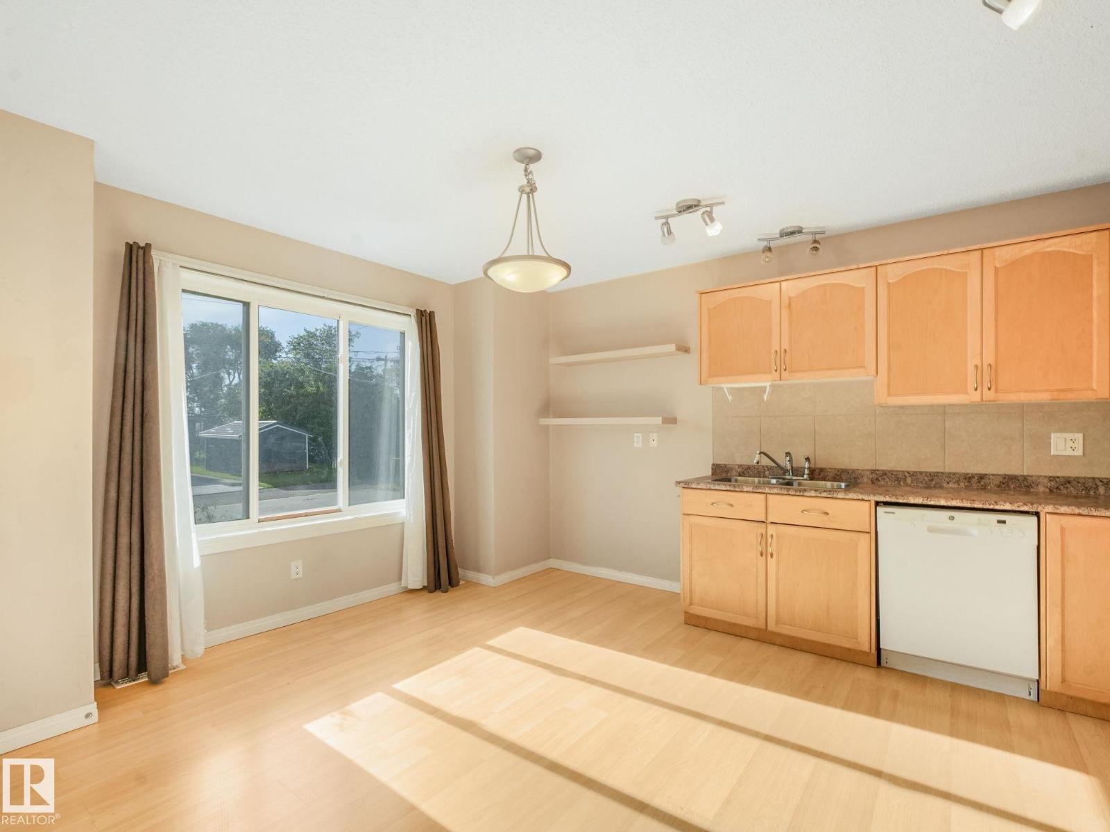 #4 11813 43 ST NW - 21