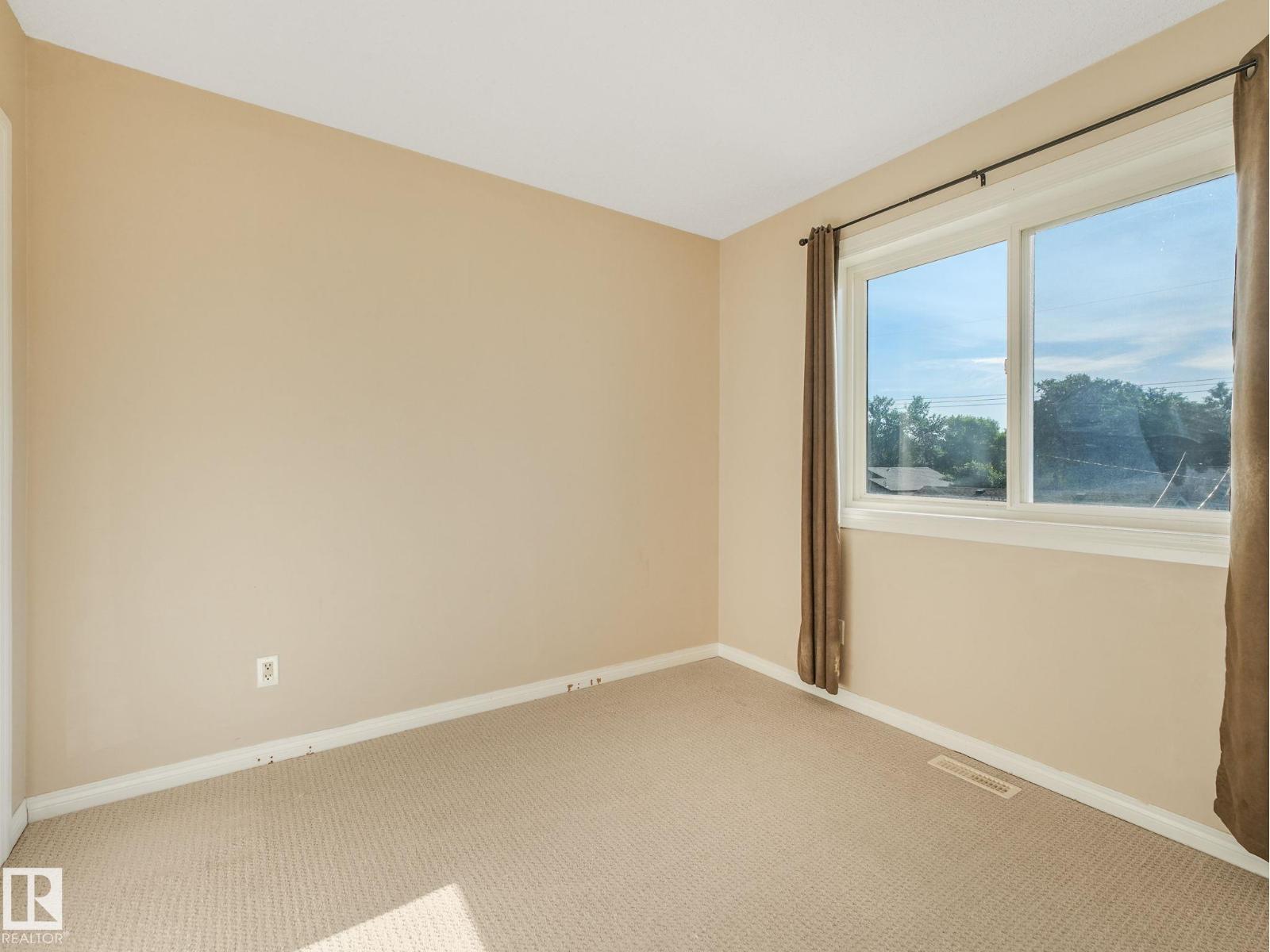 #4 11813 43 ST NW - 34