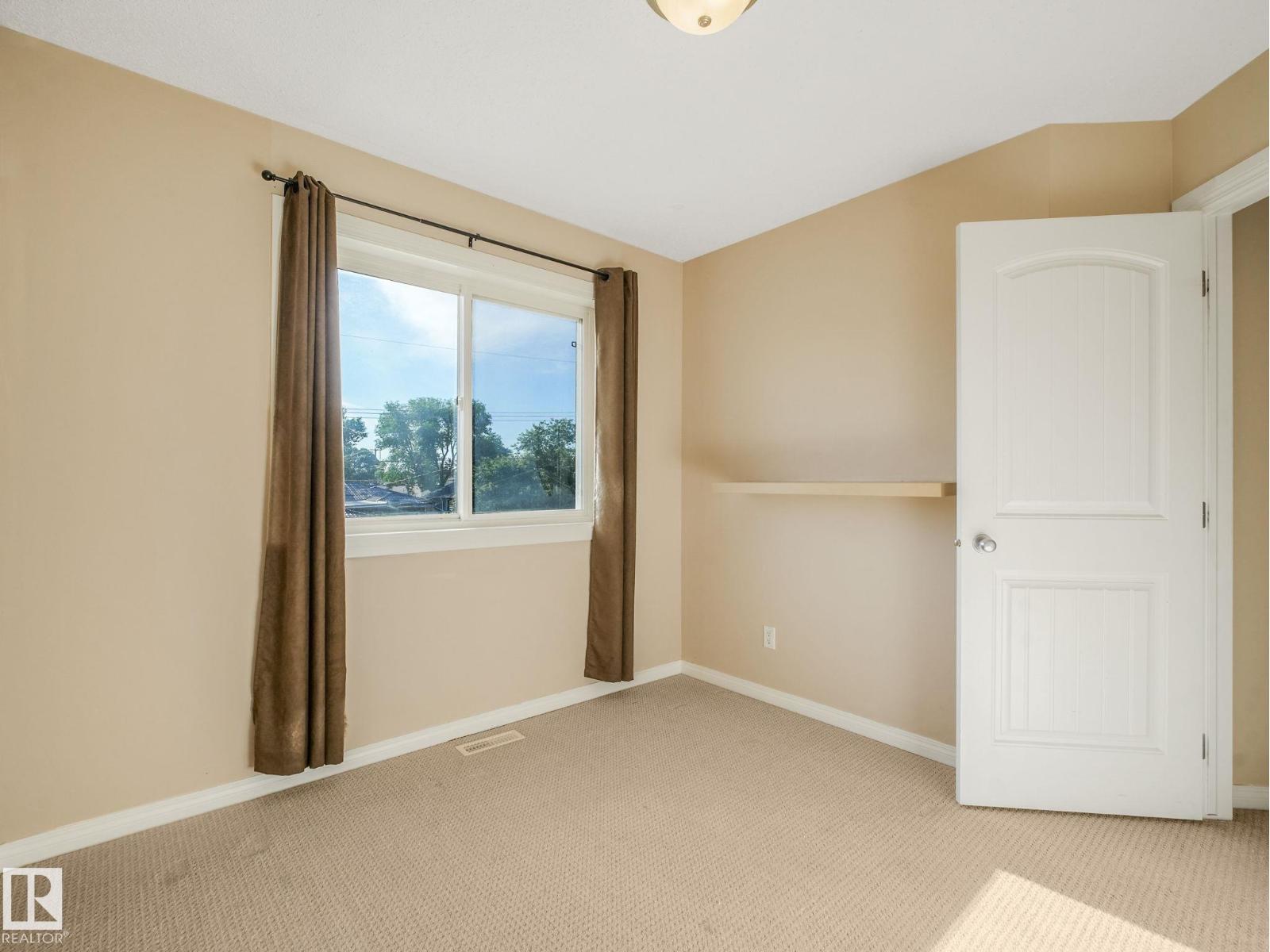 #4 11813 43 ST NW - 35