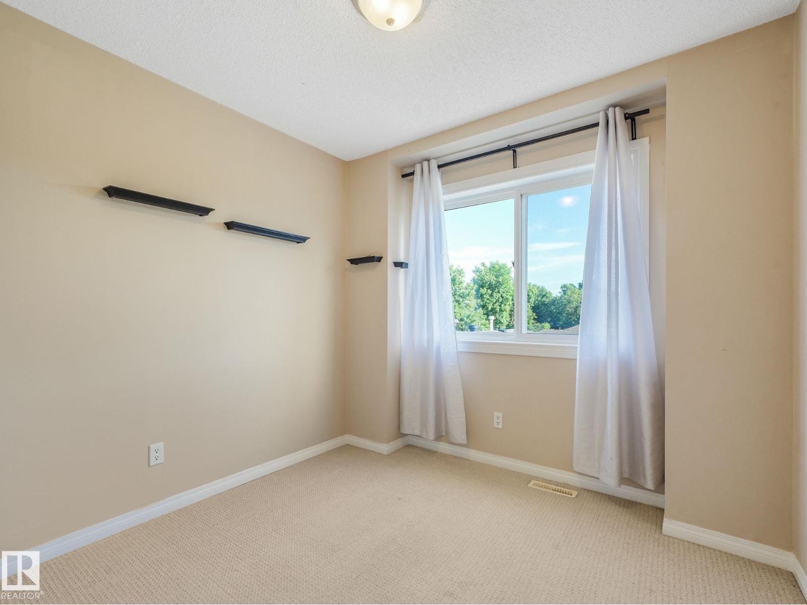 #4 11813 43 ST NW - 37