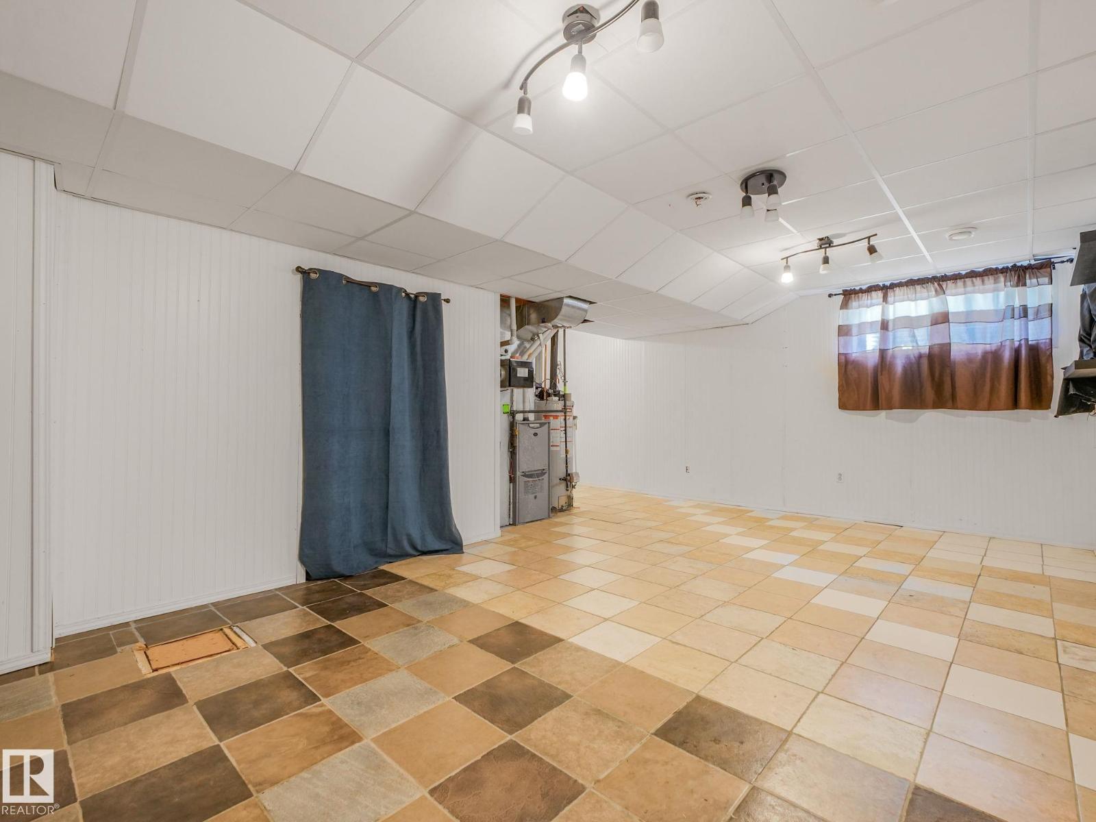 #4 11813 43 ST NW - 42