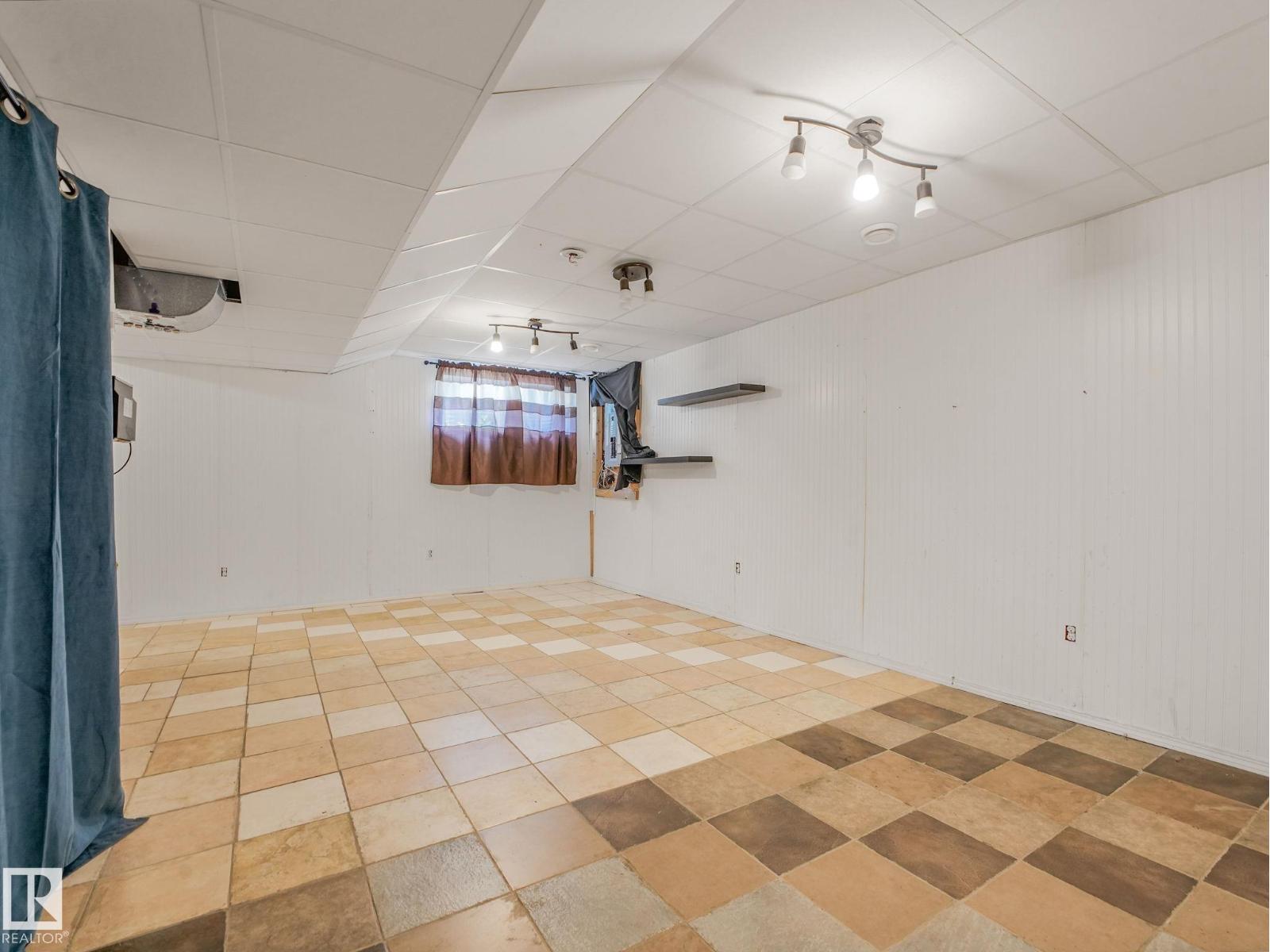 #4 11813 43 ST NW - 44