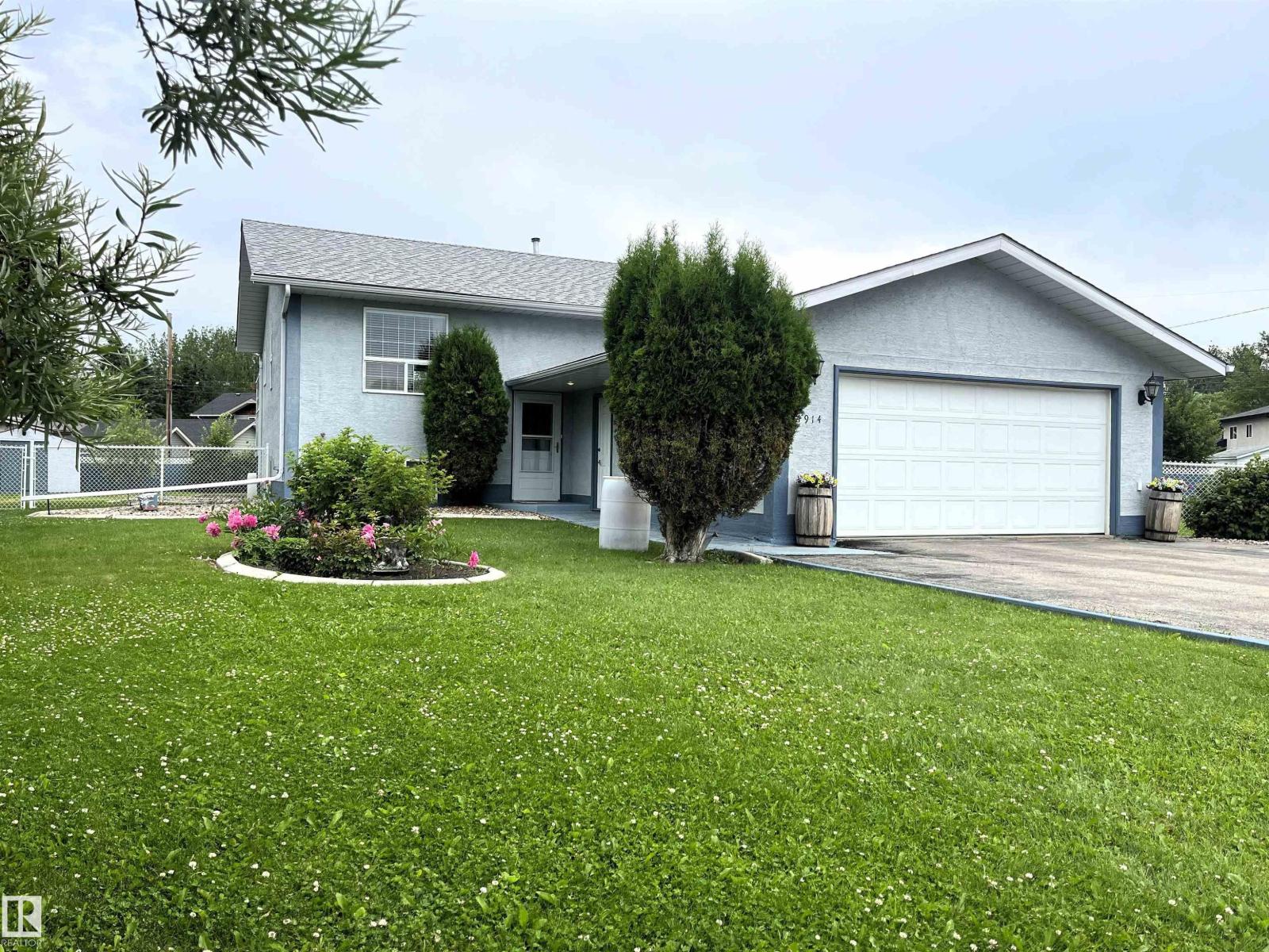 4914 51 Ave - 1